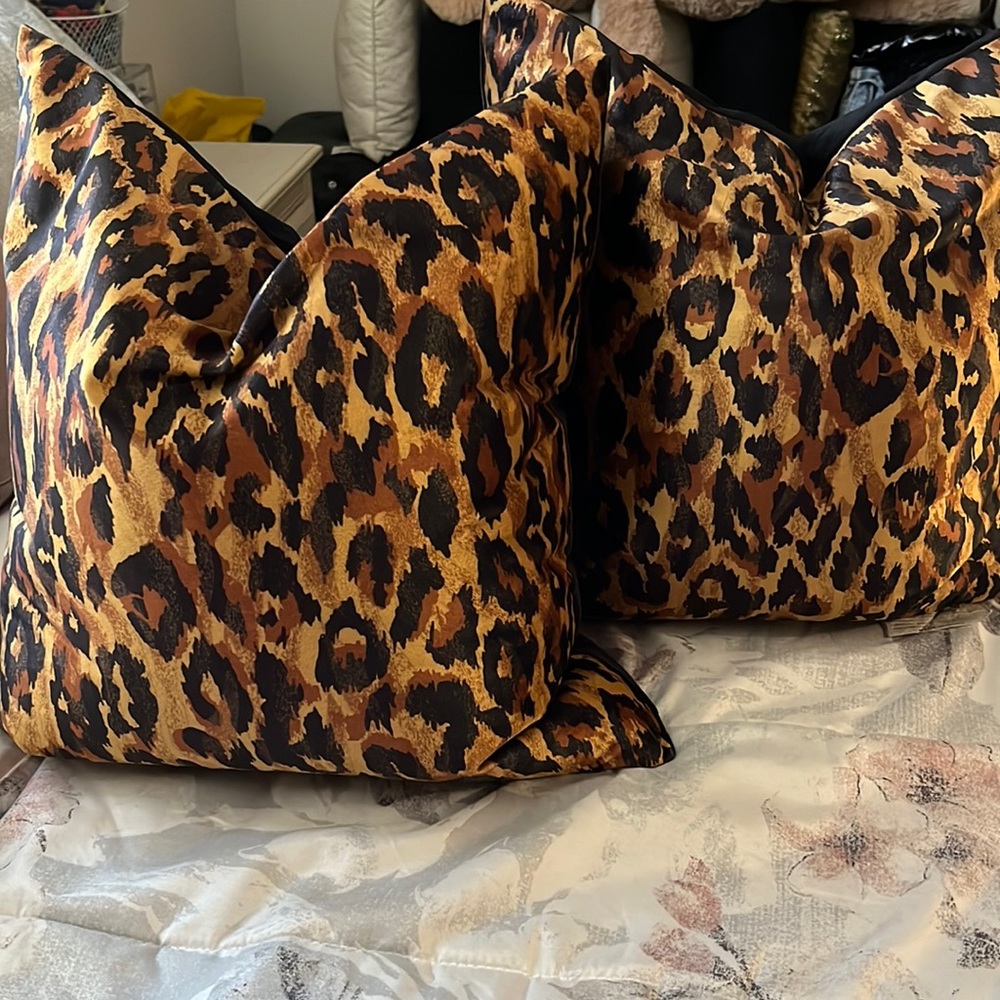 22x22 Leopard Print Pillows